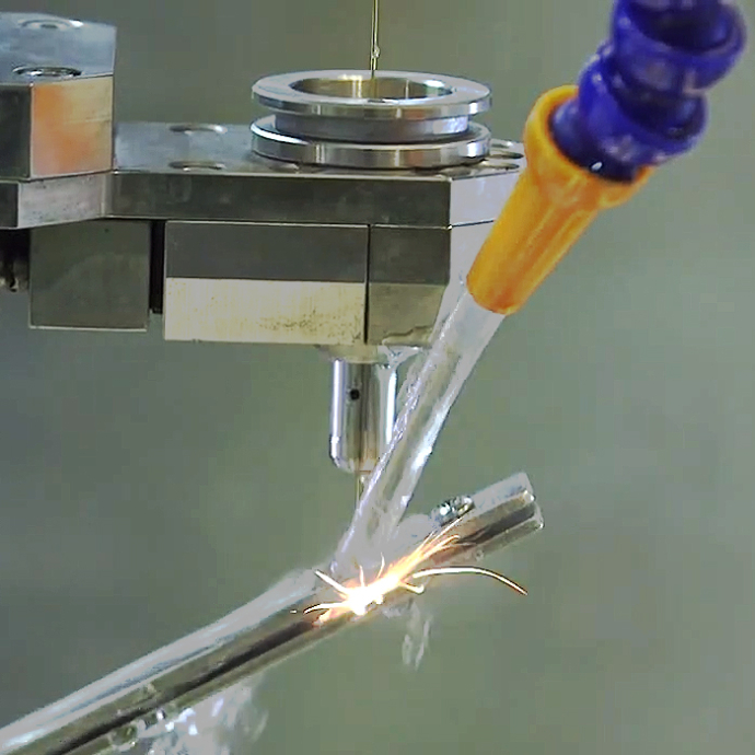 Capacidad de Mecanizado de Microagujeros de Precisión